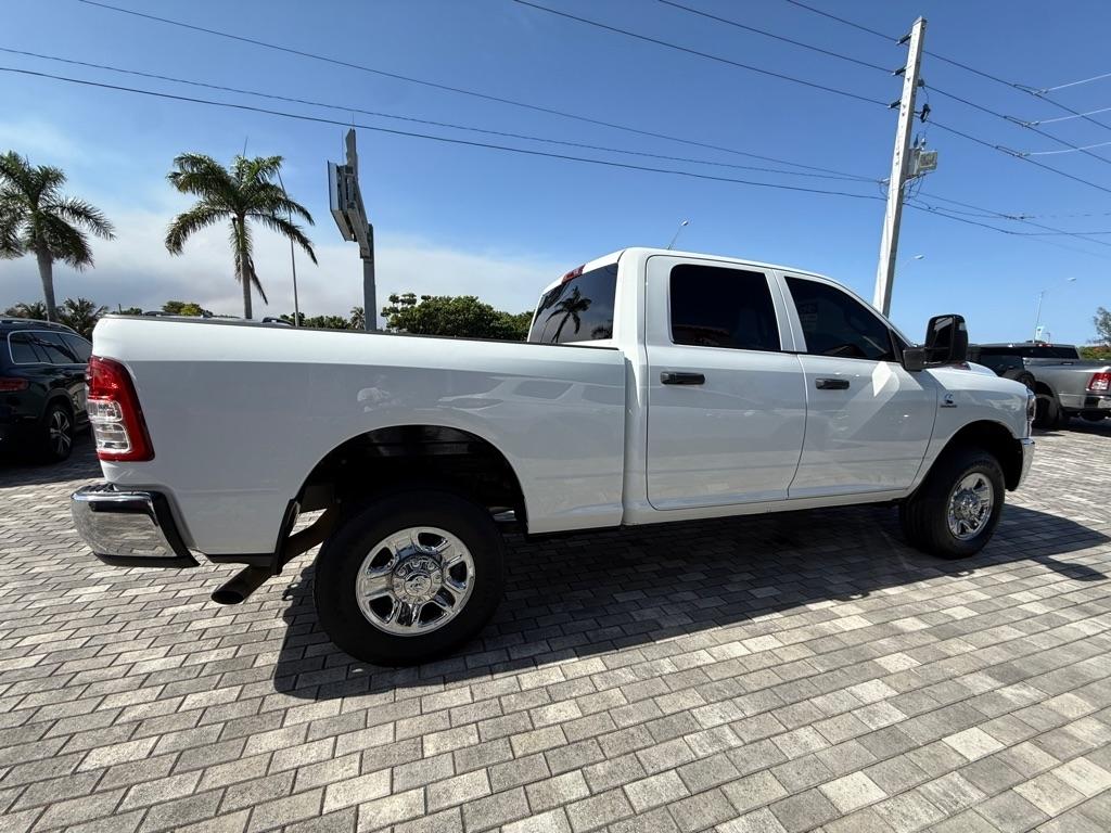 RAM 2500 Tradesman 4x4 Crew Cab 6'4" Box 2024