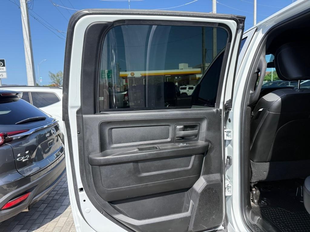 RAM 2500 Tradesman 4x4 Crew Cab 6'4" Box 2024
