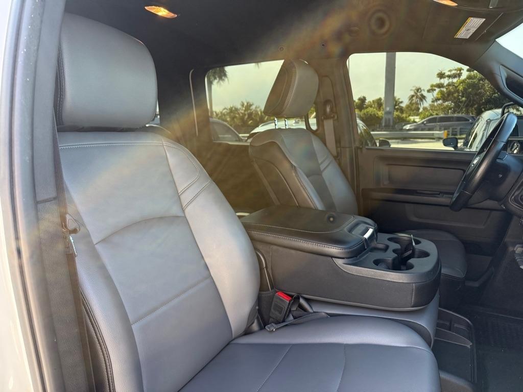 RAM 2500 Tradesman 4x4 Crew Cab 6'4" Box 2024
