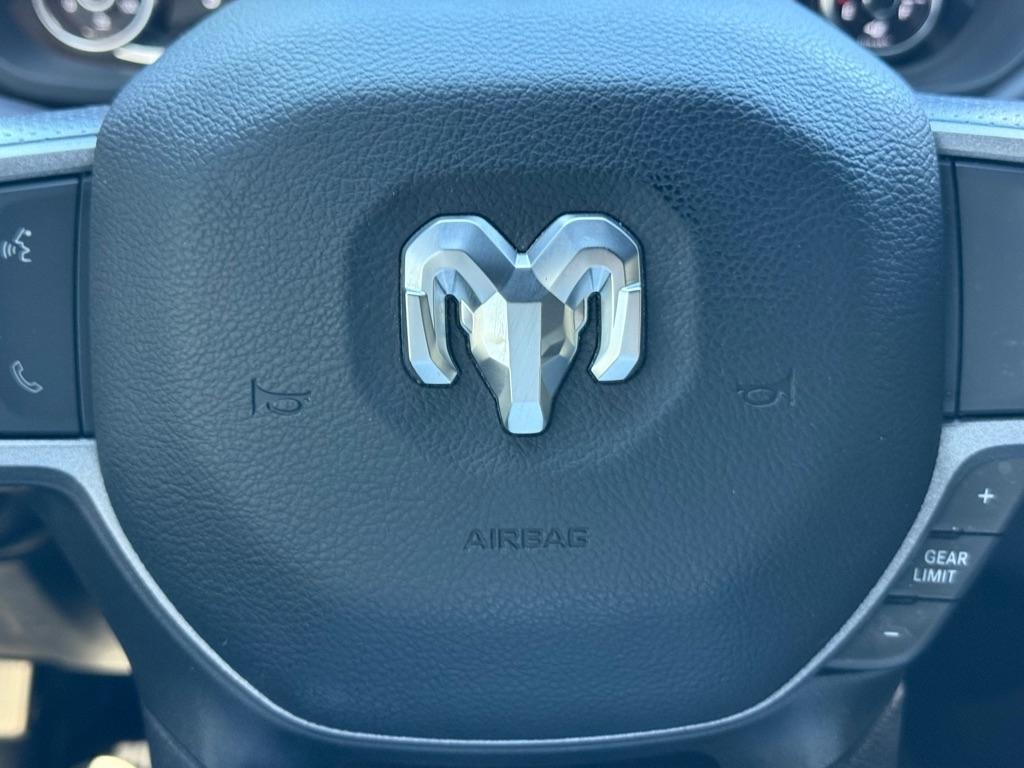 RAM 2500 Tradesman 4x4 Crew Cab 6'4" Box 2024