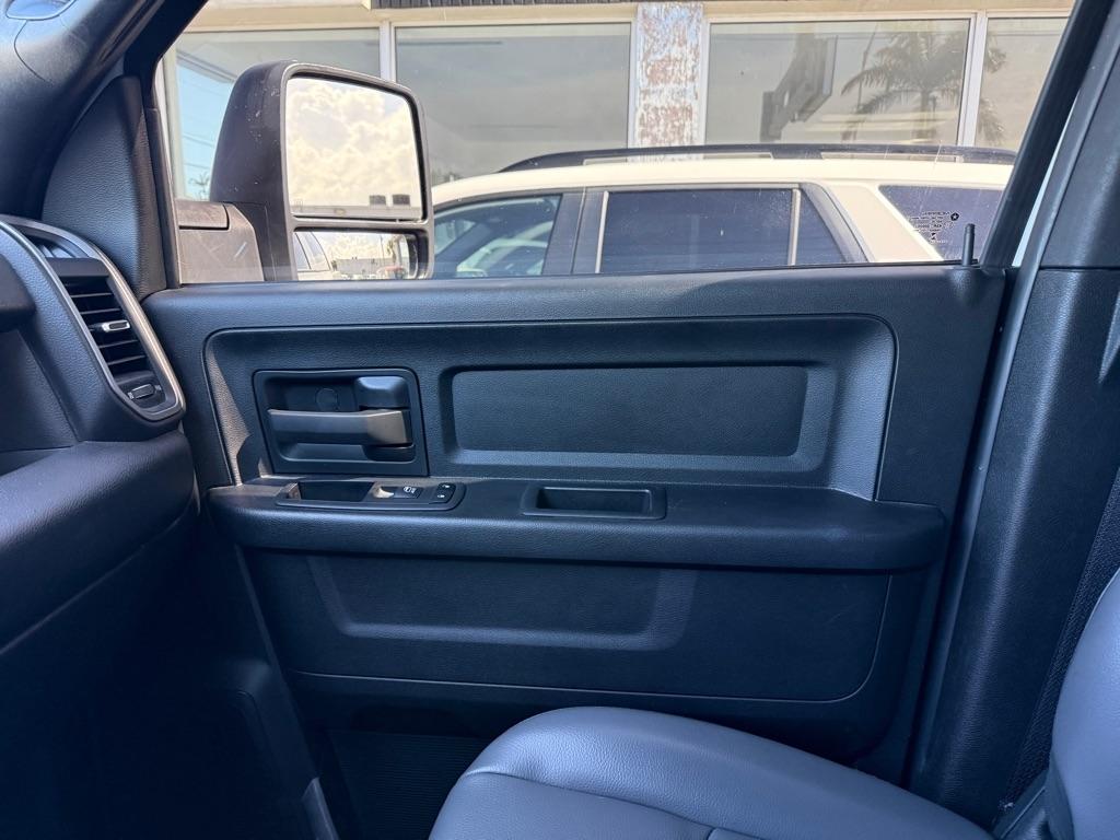 RAM 2500 Tradesman 4x4 Crew Cab 6'4" Box 2024