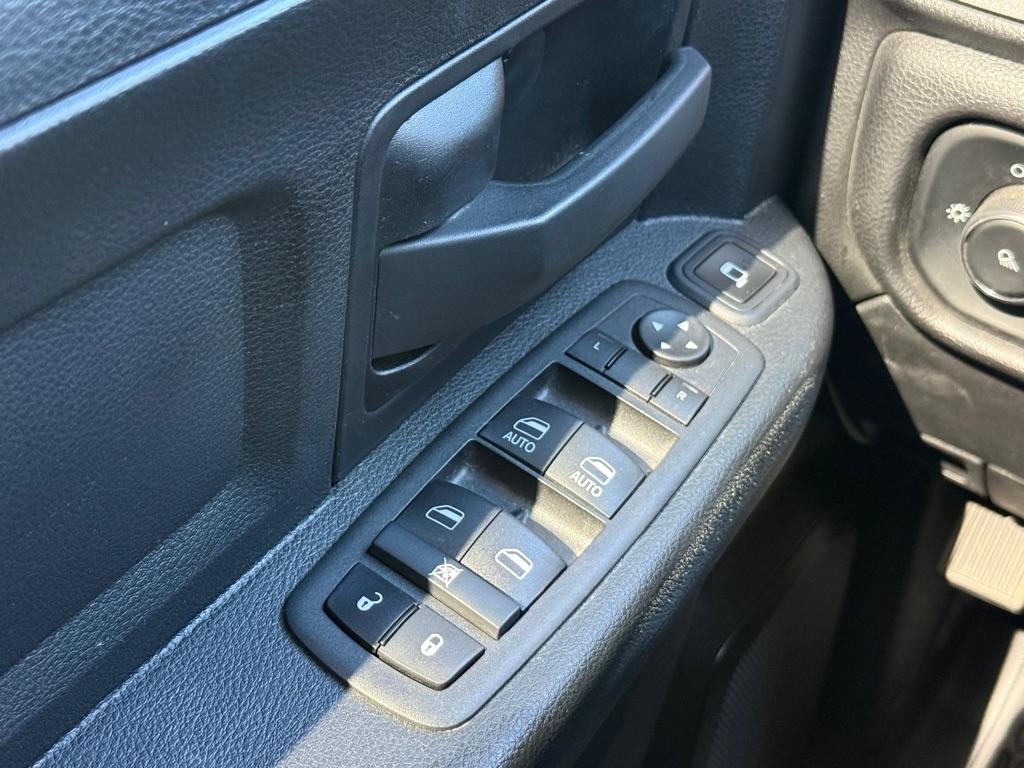 RAM 2500 Tradesman 4x4 Crew Cab 6'4" Box 2024