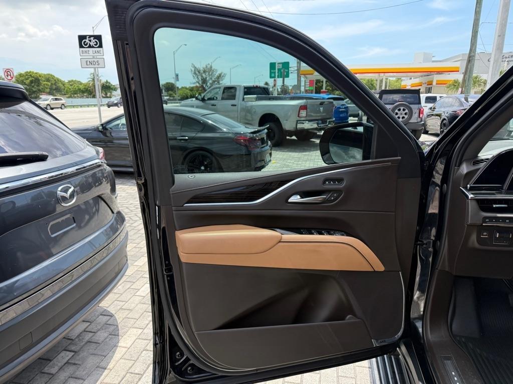Cadillac Escalade ESV 4WD 4dr Sport 2022
