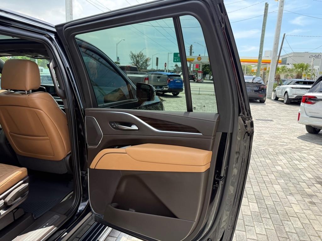 Cadillac Escalade ESV 4WD 4dr Sport 2022