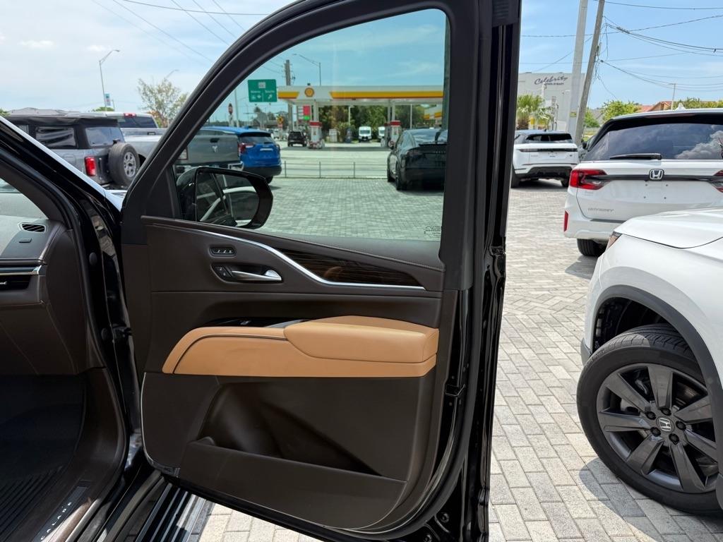 Cadillac Escalade ESV 4WD 4dr Sport 2022