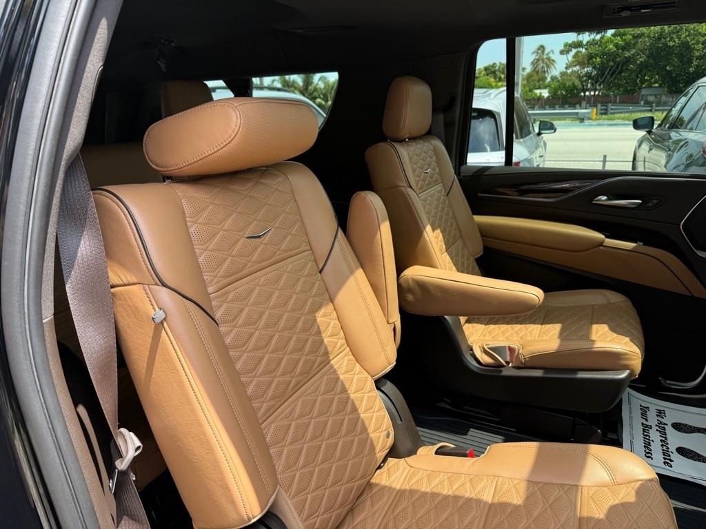 Cadillac Escalade ESV 4WD 4dr Sport 2022