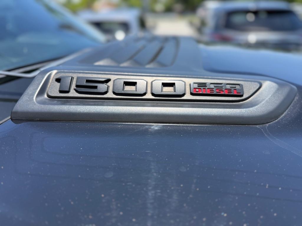 RAM 1500 Laramie 4x4 Crew Cab 5'7" Box 2022