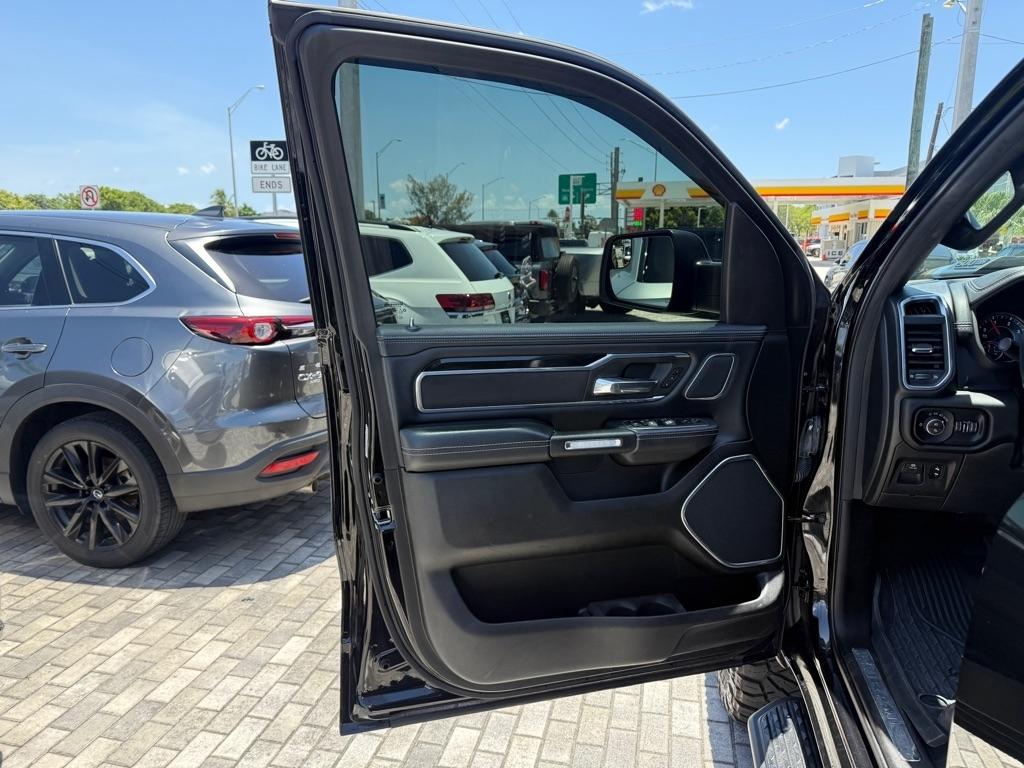 RAM 1500 Laramie 4x4 Crew Cab 5'7" Box 2022