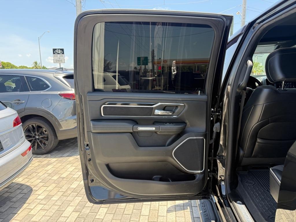 RAM 1500 Laramie 4x4 Crew Cab 5'7" Box 2022