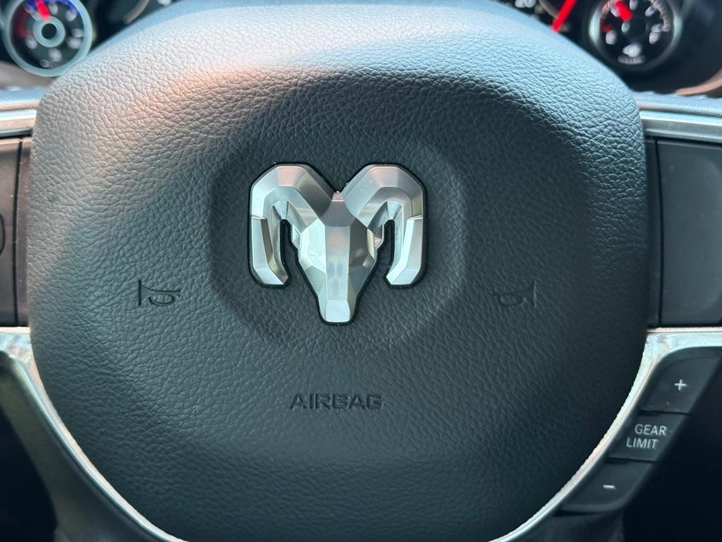 RAM 1500 Laramie 4x4 Crew Cab 5'7" Box 2022