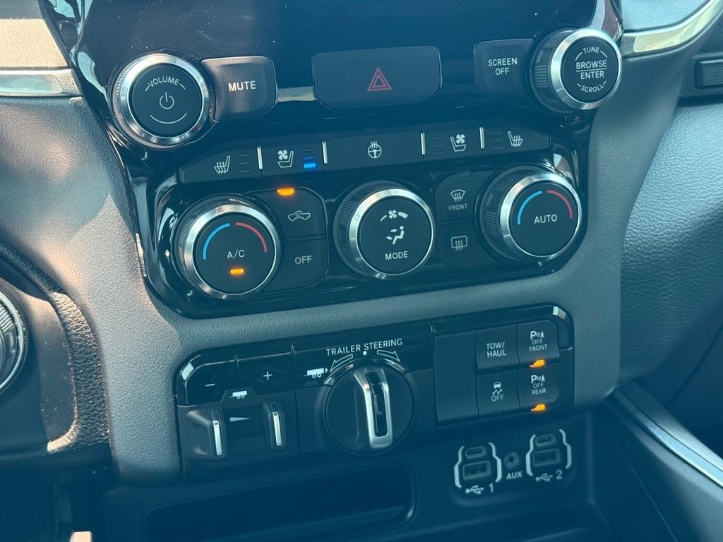 RAM 1500 Laramie 4x4 Crew Cab 5'7" Box 2022