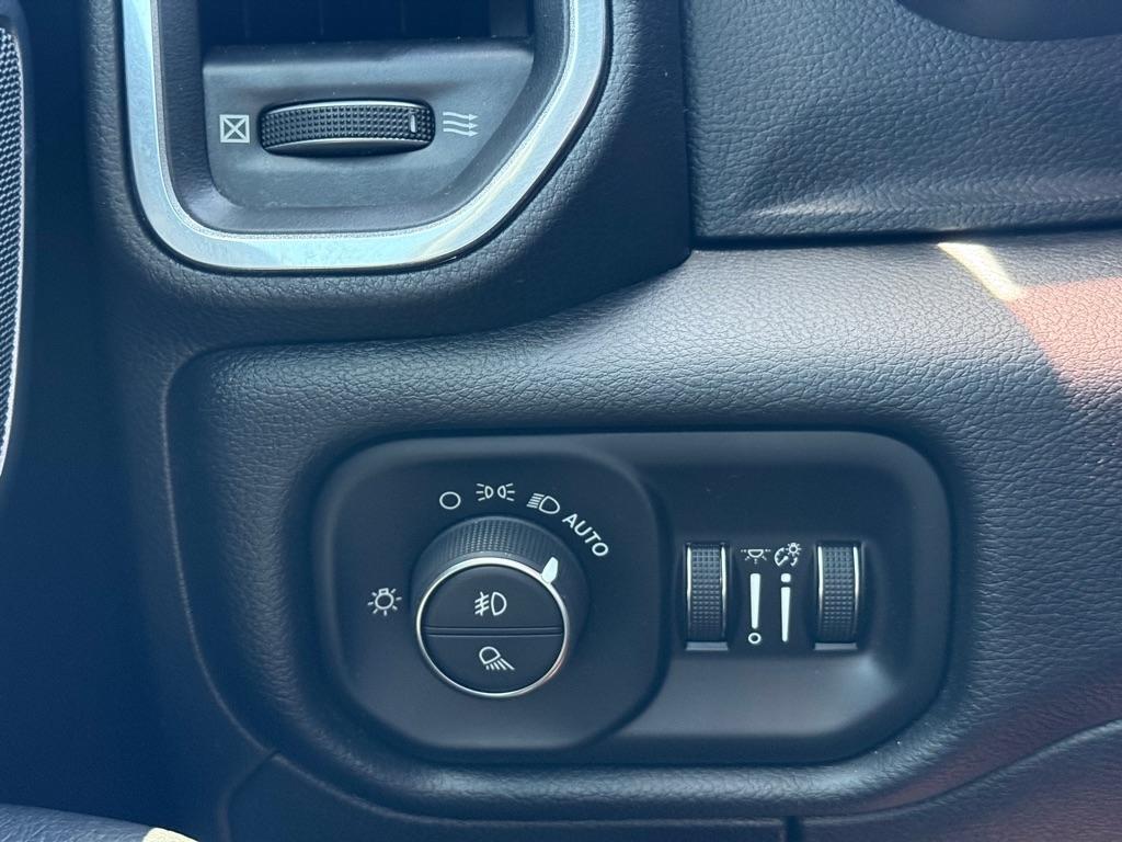 RAM 1500 Laramie 4x4 Crew Cab 5'7" Box 2022