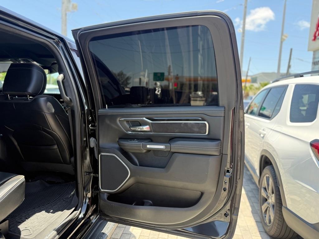RAM 1500 Laramie 4x4 Crew Cab 5'7" Box 2022