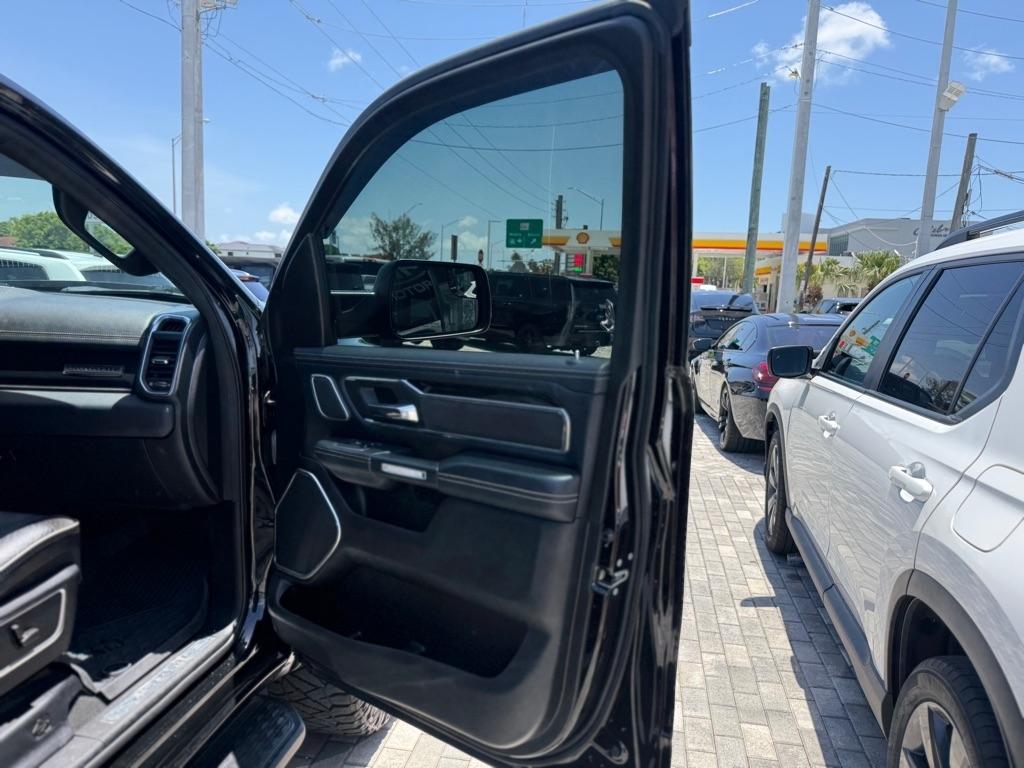 RAM 1500 Laramie 4x4 Crew Cab 5'7" Box 2022