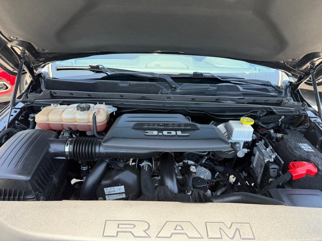 RAM 1500 Laramie 4x4 Crew Cab 5'7" Box 2022