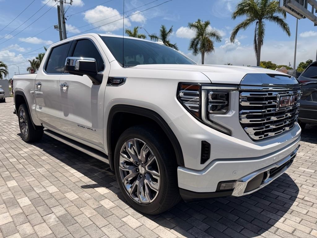 GMC Sierra 1500 4WD Crew Cab 147" Denali 2023