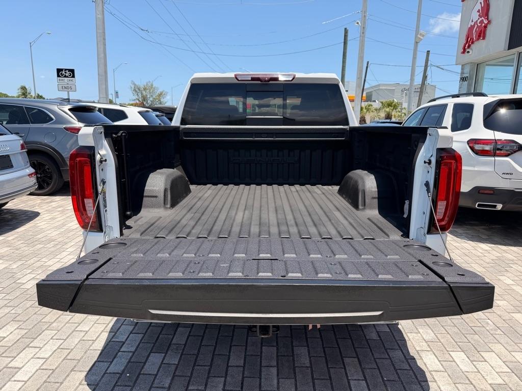 GMC Sierra 1500 4WD Crew Cab 147" Denali 2023