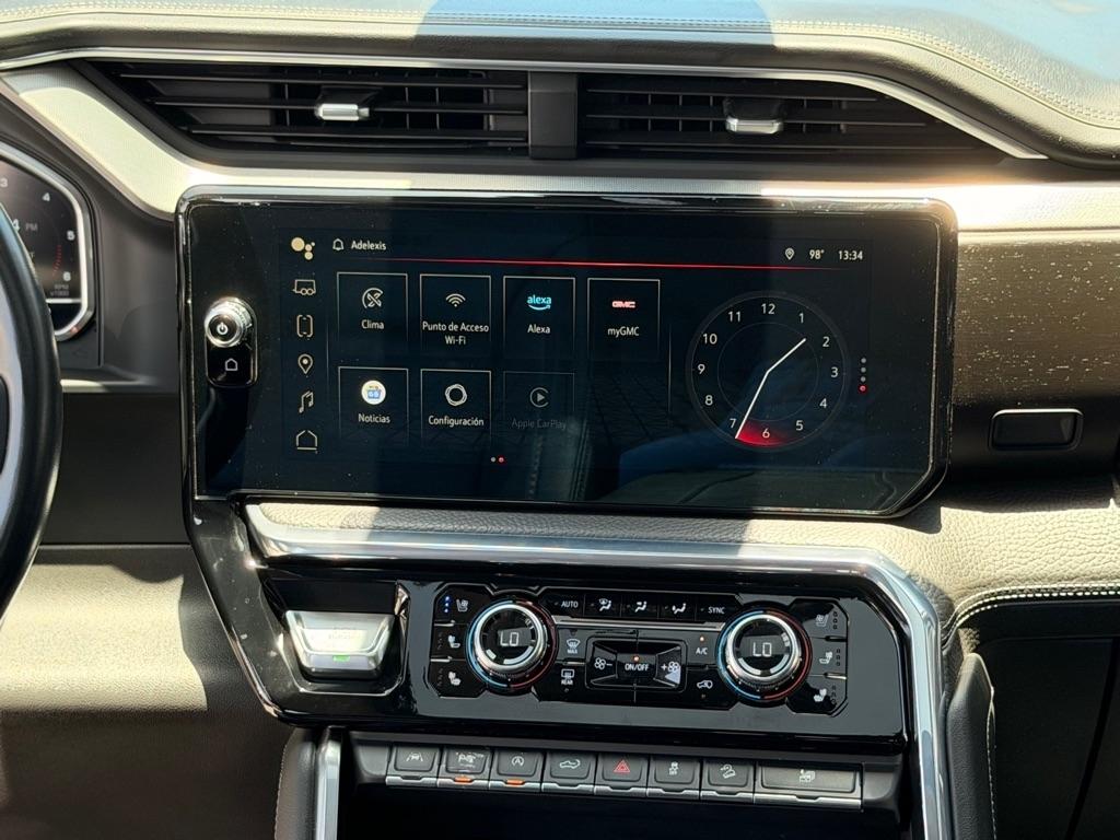 GMC Sierra 1500 4WD Crew Cab 147" Denali 2023