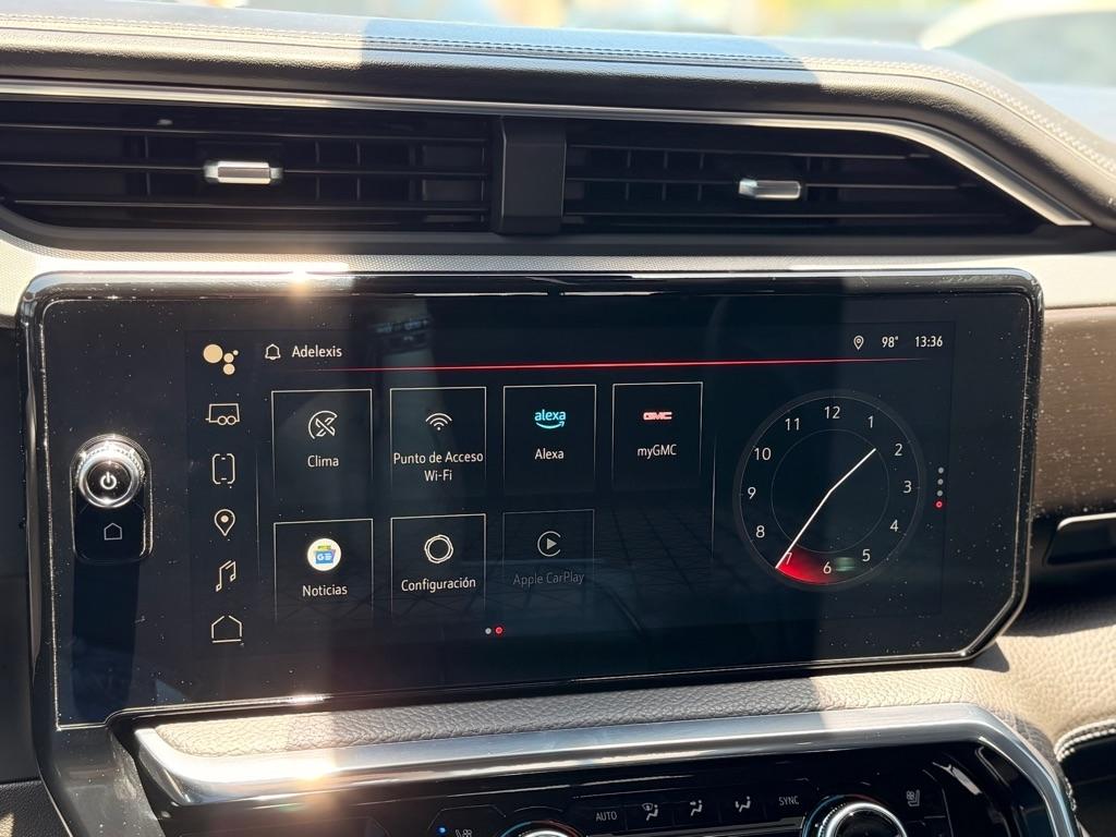 GMC Sierra 1500 4WD Crew Cab 147" Denali 2023