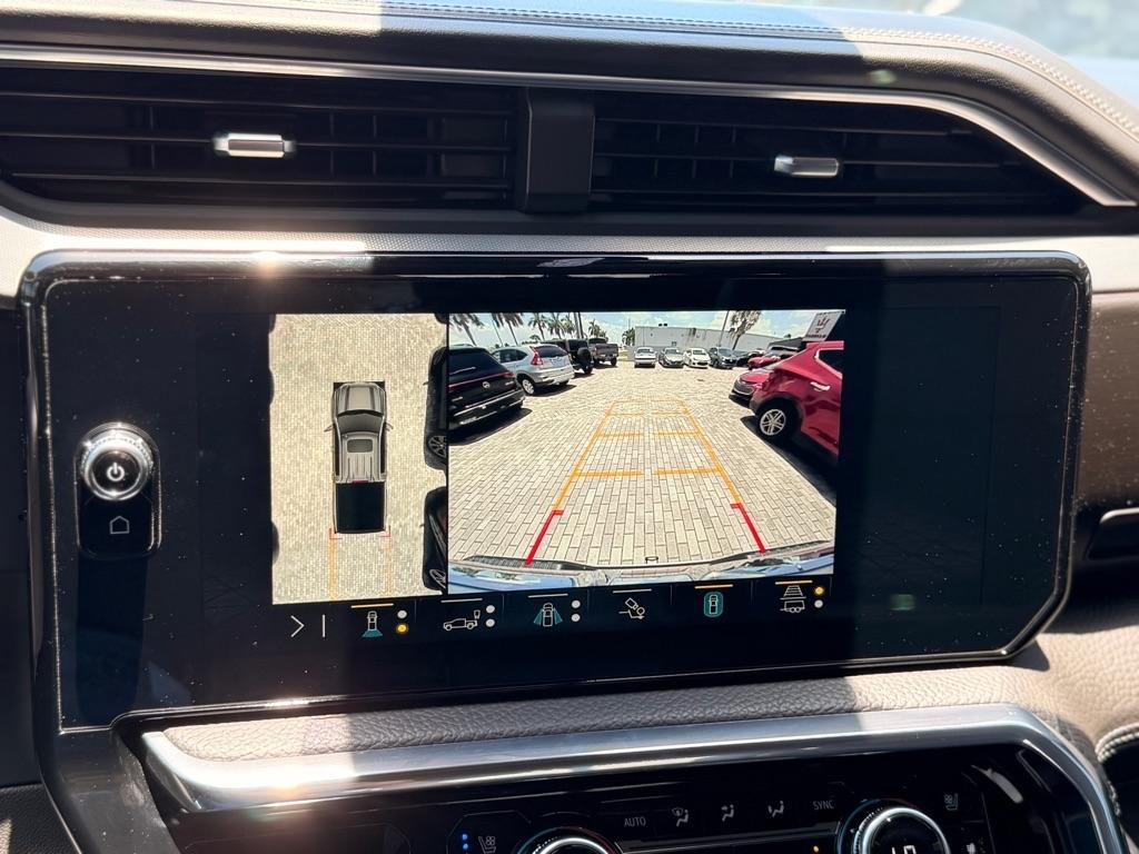 GMC Sierra 1500 4WD Crew Cab 147" Denali 2023