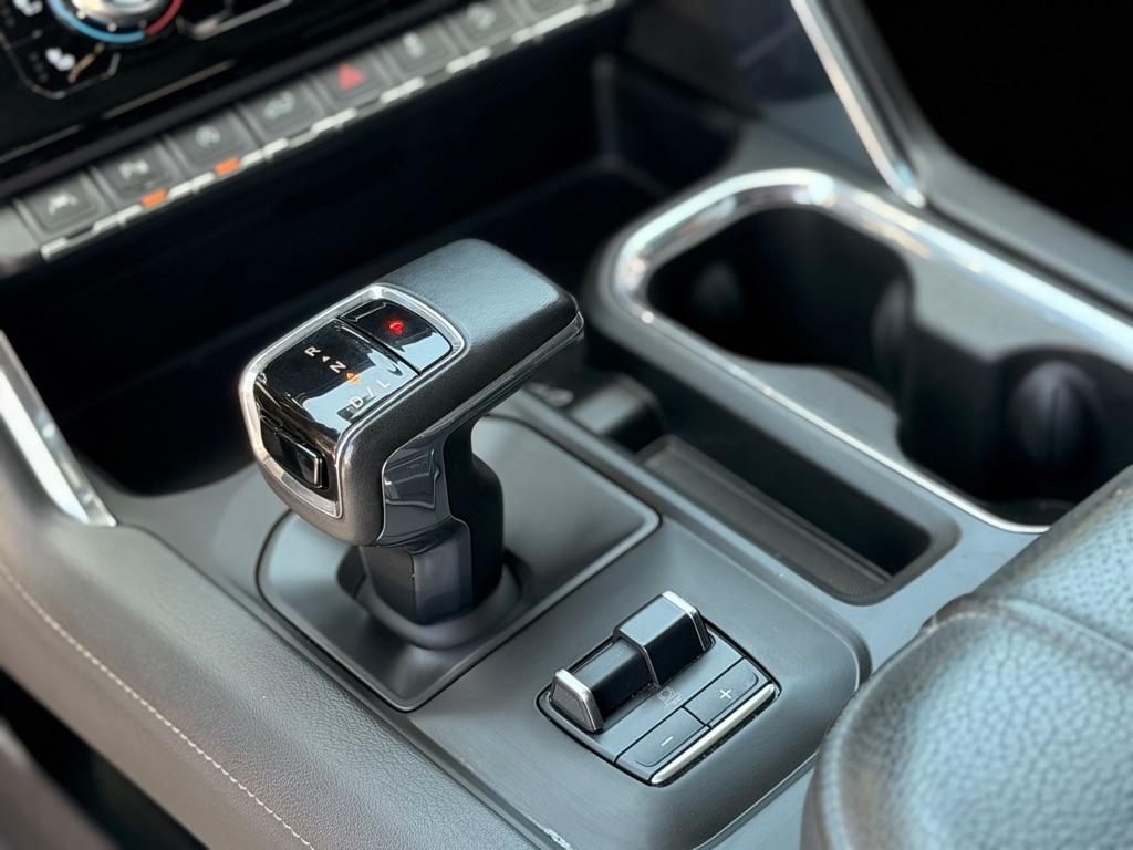 GMC Sierra 1500 4WD Crew Cab 147" Denali 2023