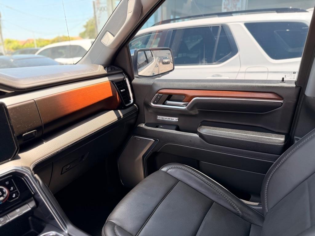 GMC Sierra 1500 4WD Crew Cab 147" Denali 2023