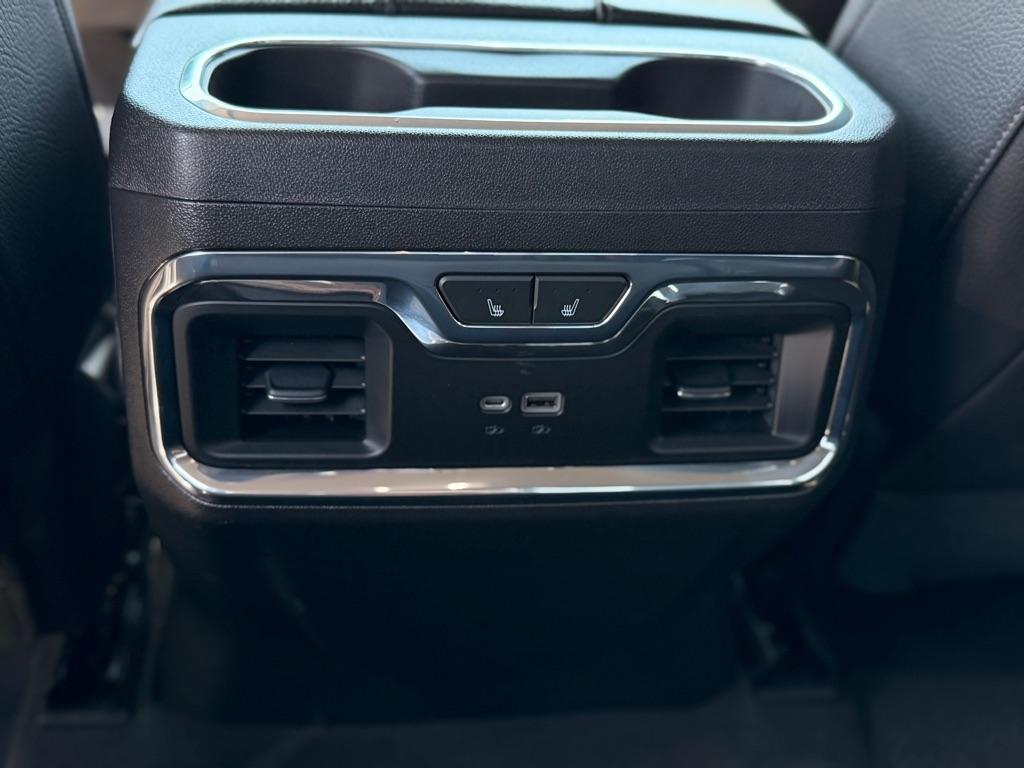 GMC Sierra 1500 4WD Crew Cab 147" Denali 2023