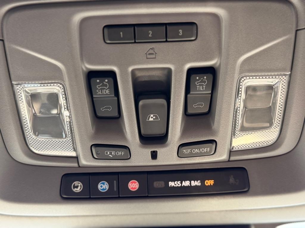 GMC Sierra 1500 4WD Crew Cab 147" Denali 2023