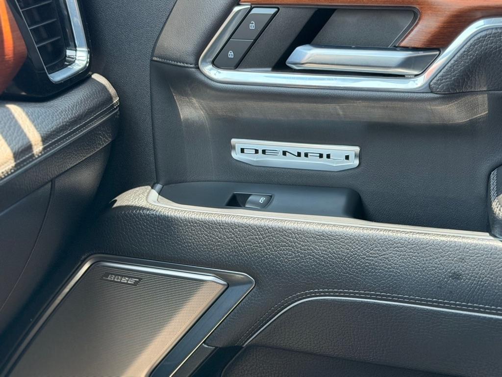 GMC Sierra 1500 4WD Crew Cab 147" Denali 2023
