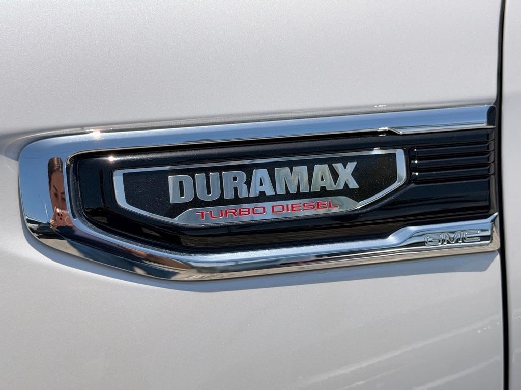 GMC Sierra 1500 4WD Crew Cab 147" Denali 2023