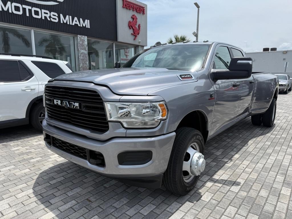 RAM 3500 Tradesman 4x4 Crew Cab 8' Box 2024