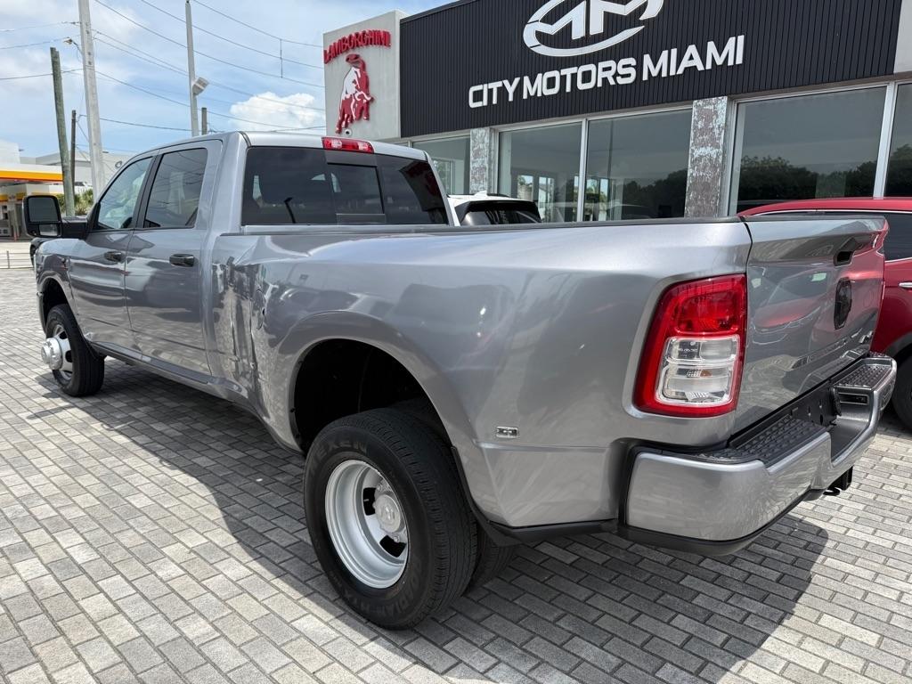 RAM 3500 Tradesman 4x4 Crew Cab 8' Box 2024