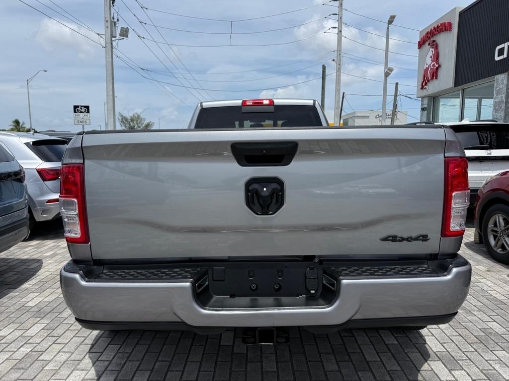RAM 3500 Tradesman 4x4 Crew Cab 8' Box 2024