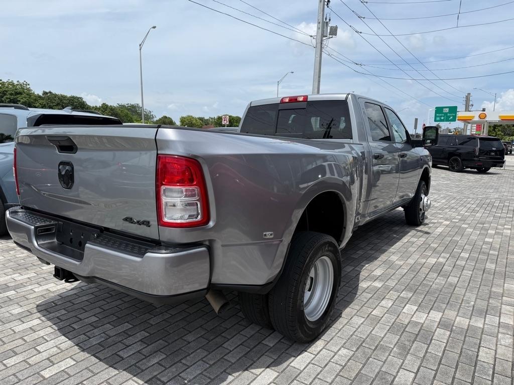 RAM 3500 Tradesman 4x4 Crew Cab 8' Box 2024