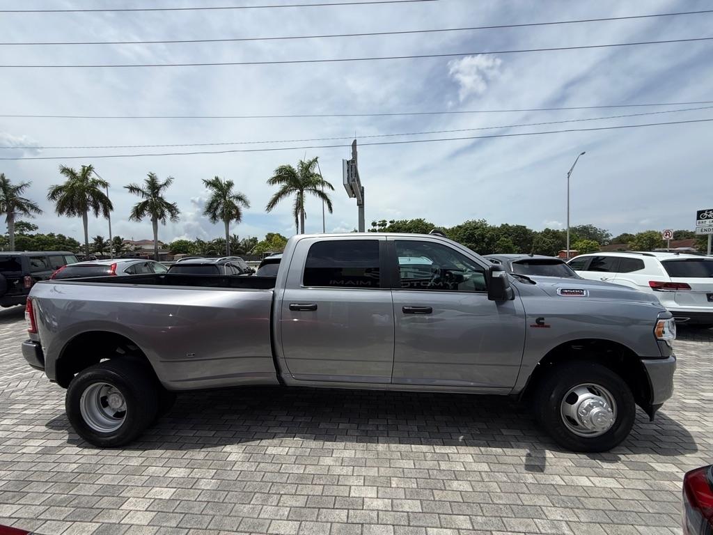 RAM 3500 Tradesman 4x4 Crew Cab 8' Box 2024