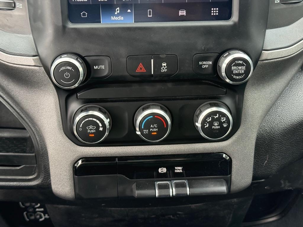 RAM 3500 Tradesman 4x4 Crew Cab 8' Box 2024