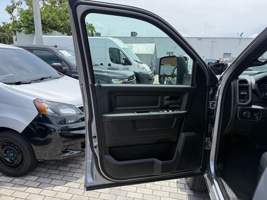 RAM 3500 Tradesman 4x4 Crew Cab 8' Box 2024