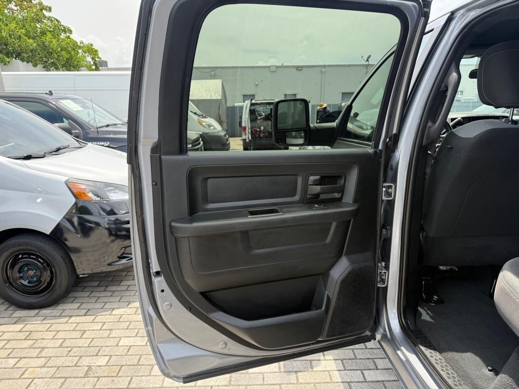 RAM 3500 Tradesman 4x4 Crew Cab 8' Box 2024