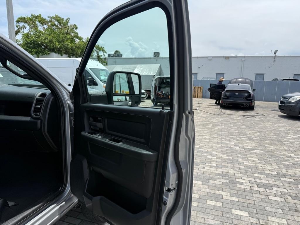 RAM 3500 Tradesman 4x4 Crew Cab 8' Box 2024