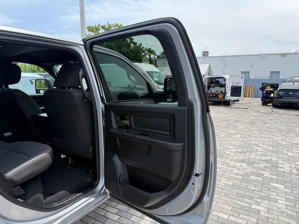 RAM 3500 Tradesman 4x4 Crew Cab 8' Box 2024