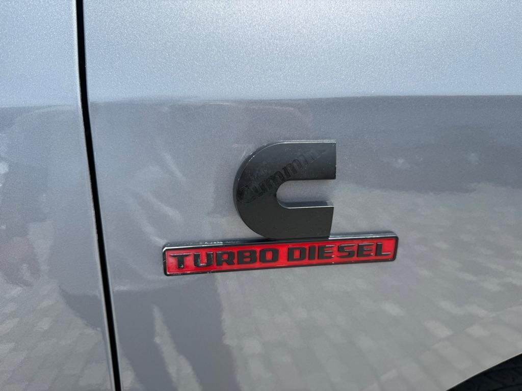 RAM 3500 Tradesman 4x4 Crew Cab 8' Box 2024