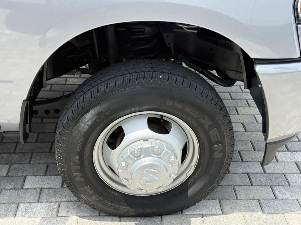RAM 3500 Tradesman 4x4 Crew Cab 8' Box 2024