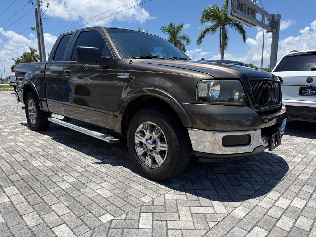 Ford F-150 Supercab 133" Lariat 2005