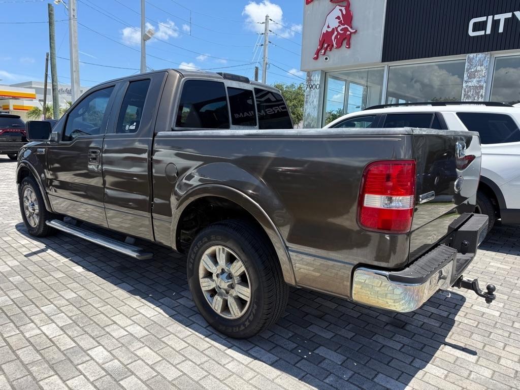 Ford F-150 Supercab 133" Lariat 2005