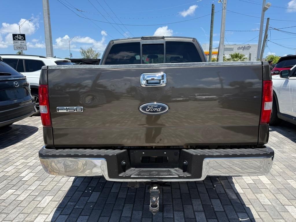 Ford F-150 Supercab 133" Lariat 2005