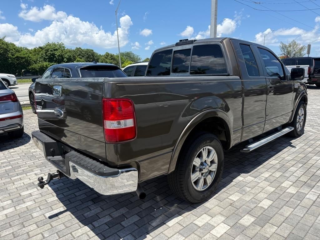 Ford F-150 Supercab 133" Lariat 2005
