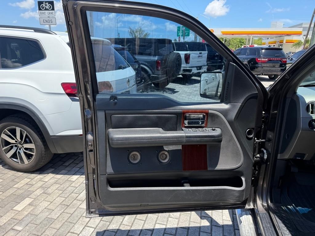 Ford F-150 Supercab 133" Lariat 2005