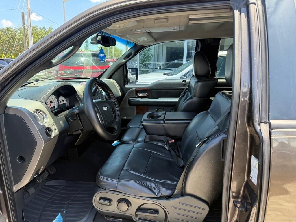 Ford F-150 Supercab 133" Lariat 2005