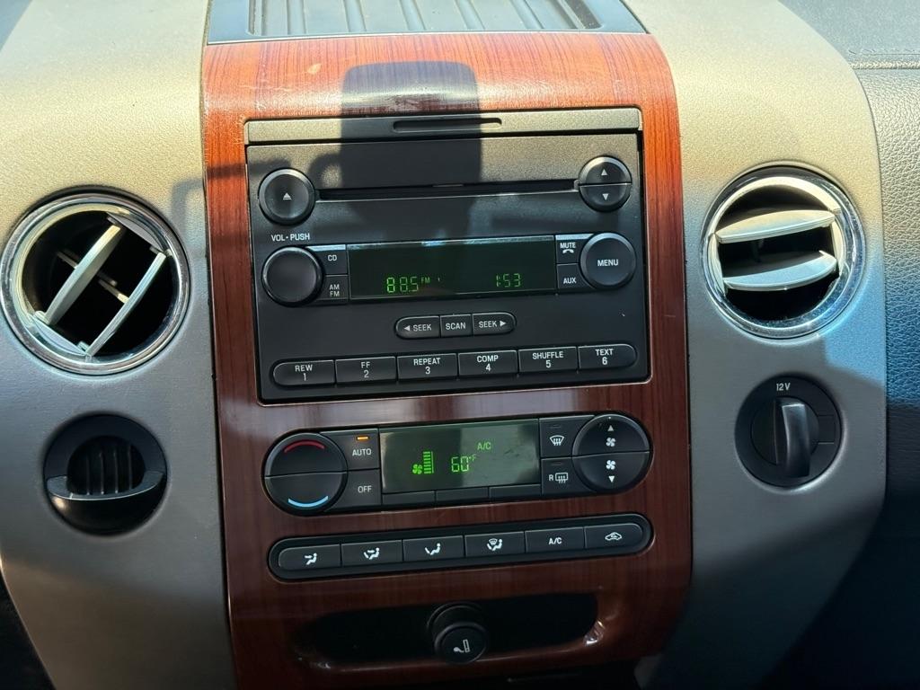 Ford F-150 Supercab 133" Lariat 2005