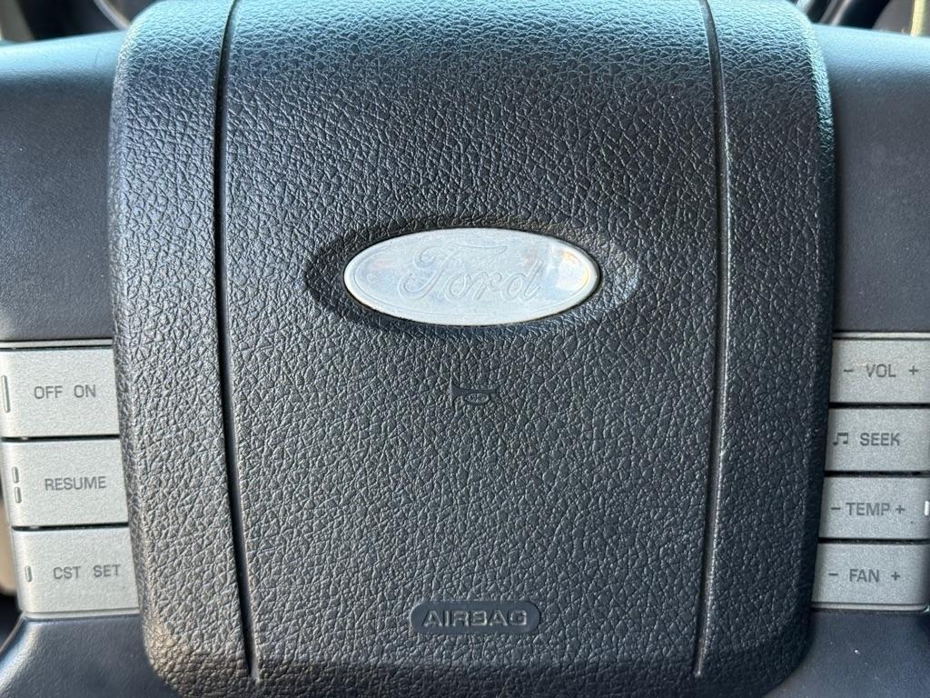 Ford F-150 Supercab 133" Lariat 2005